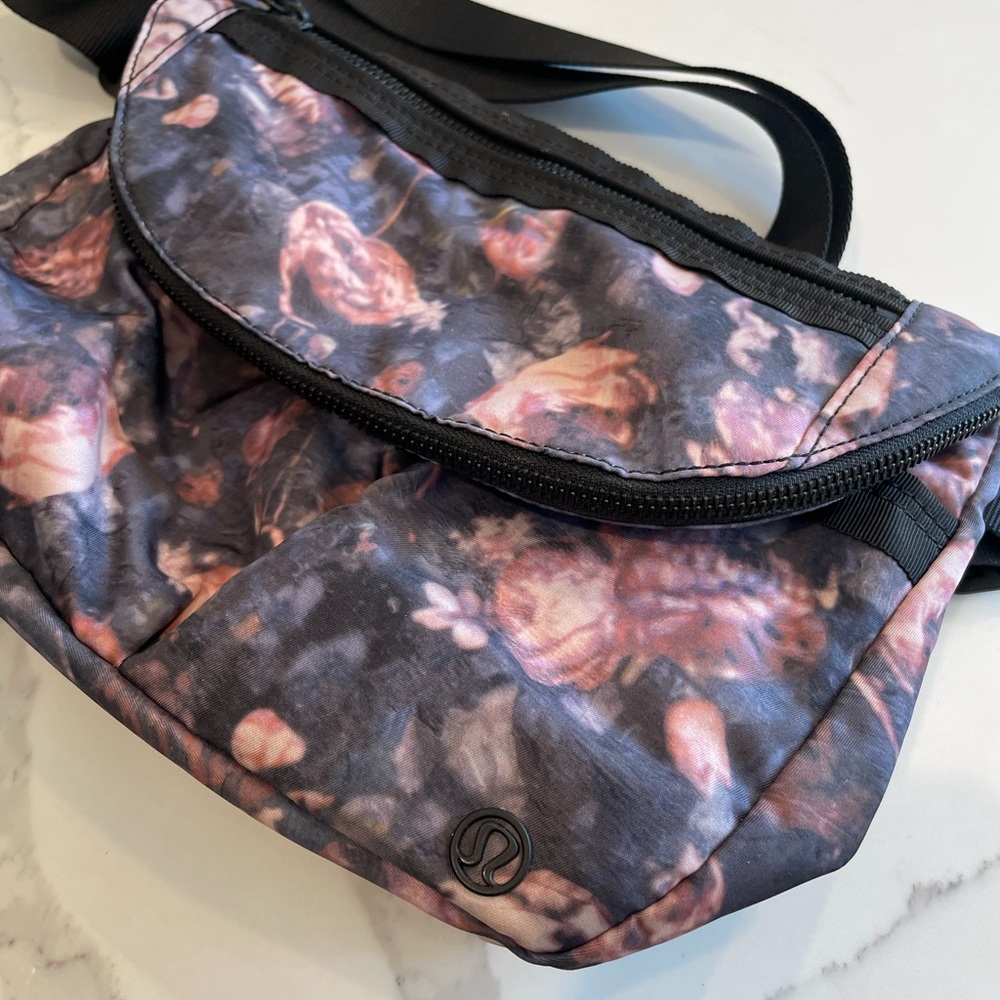 lightly used Lululemon bag